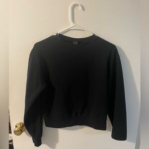 Black basic crew neck